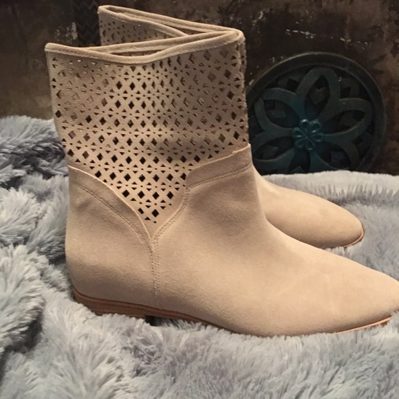 Michael Kors booties - Picture 2 of 4